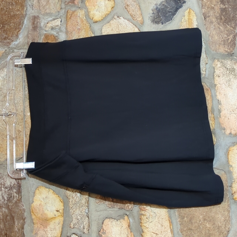 Aventura Black Go anywhere skirt - Picture 8 of 8